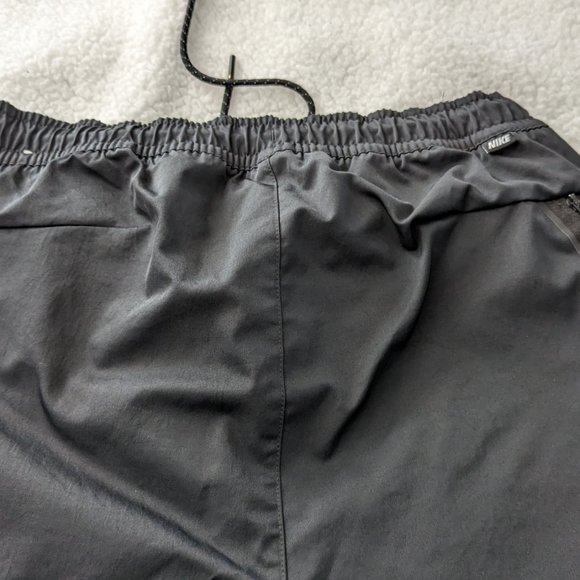 NIKE Tech Essentials Unlined, Men medium in black - Picture 5 of 8